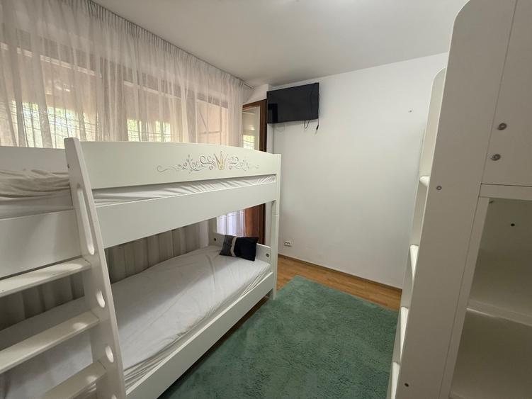 Apartament cu 3 camere semidecomandat, mobilat în Unirii