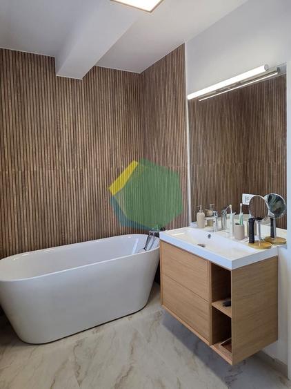 Casă individuală cu 5 camere cu Canalizare în Central