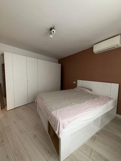 Apartament cu 2 camere semidecomandat, mobilat în Victoriei