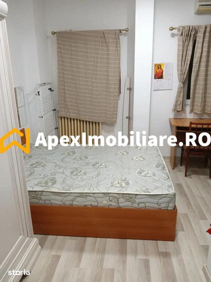 Garsonieră decomandată în Romană