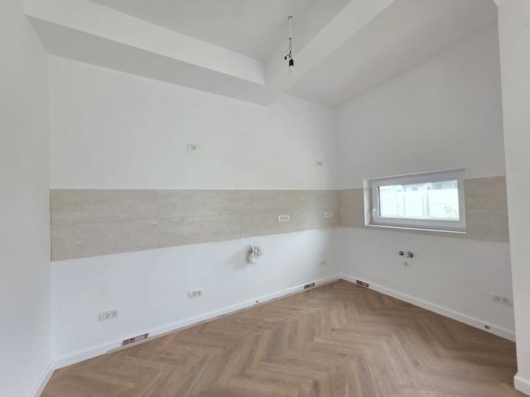 Casă individuală cu 5 camere cu Canalizare în Cristian