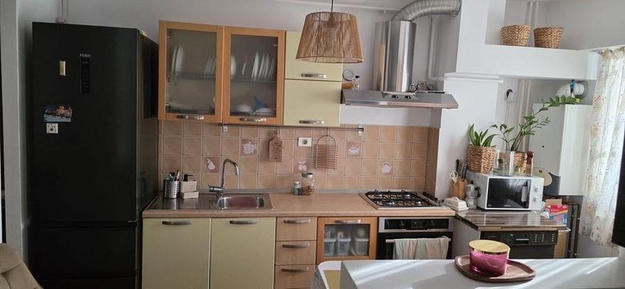 Apartament cu 3 camere decomandat, mobilat în Brazda lui Novac