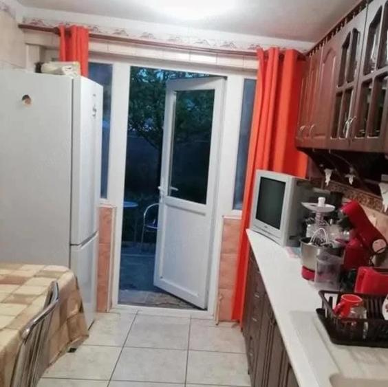 Casă cu 5 camere cu Teren 2500 Mp în Domnești