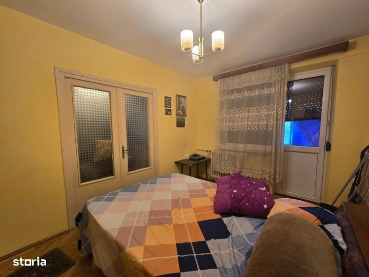 Apartament cu 4 camere decomandat, mobilat în Central
