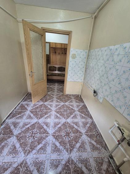 Apartament cu 3 camere semidecomandat în Govândari