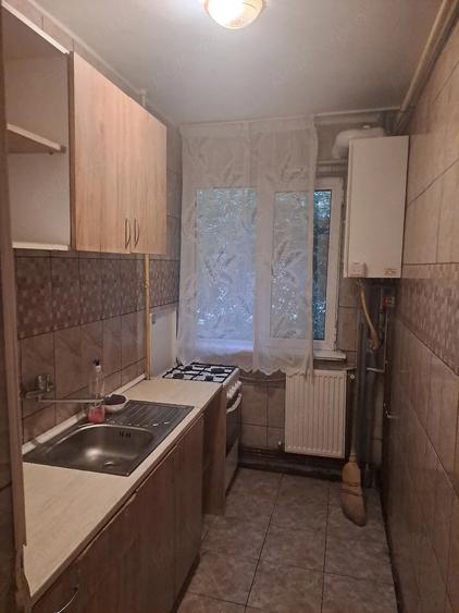 Apartament cu 3 camere decomandat în Craiovița Nouă