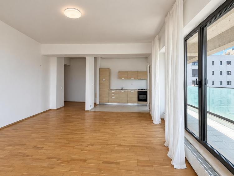 Apartament cu 3 camere semidecomandat, mobilat în Pipera