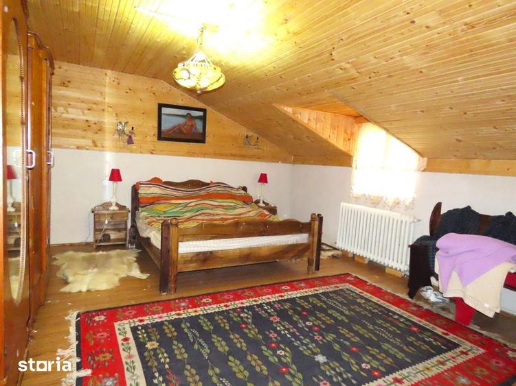 Casă cu 5 camere cu Teren 200 Mp în Moroeni
