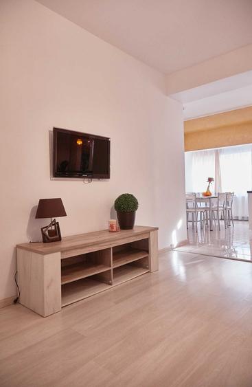 Apartament cu 4 camere decomandat în Faleza Nord