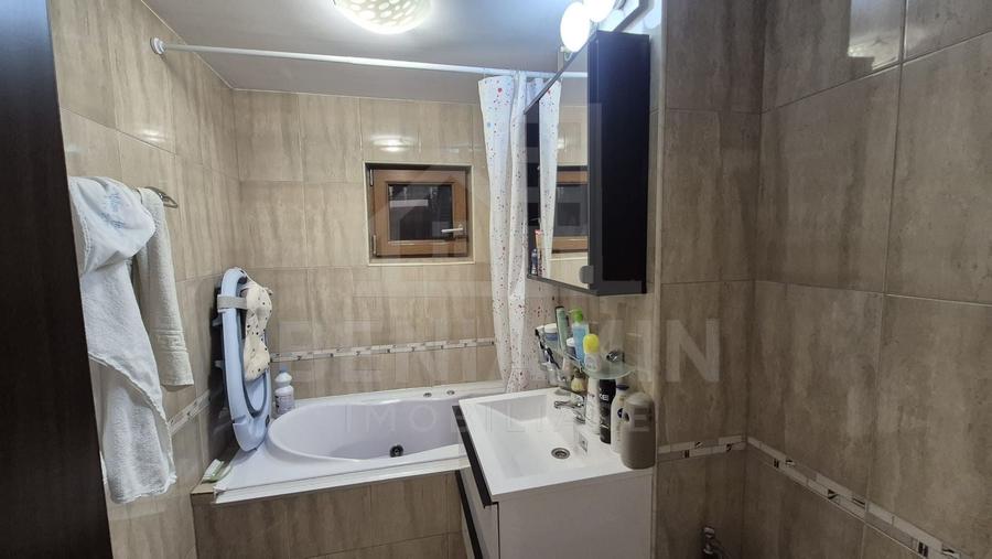 Apartament cu 3 camere decomandat în 1 Mai