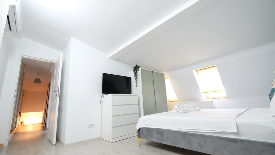 Apartament cu 4 camere decomandat în Mitropolie
