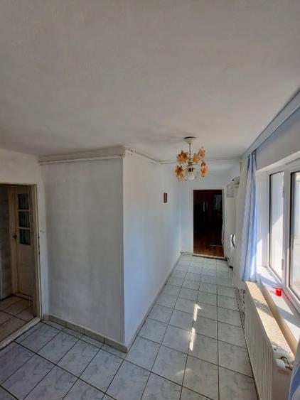 Casă individuală cu 3 camere cu Canalizare în Câmpinița
