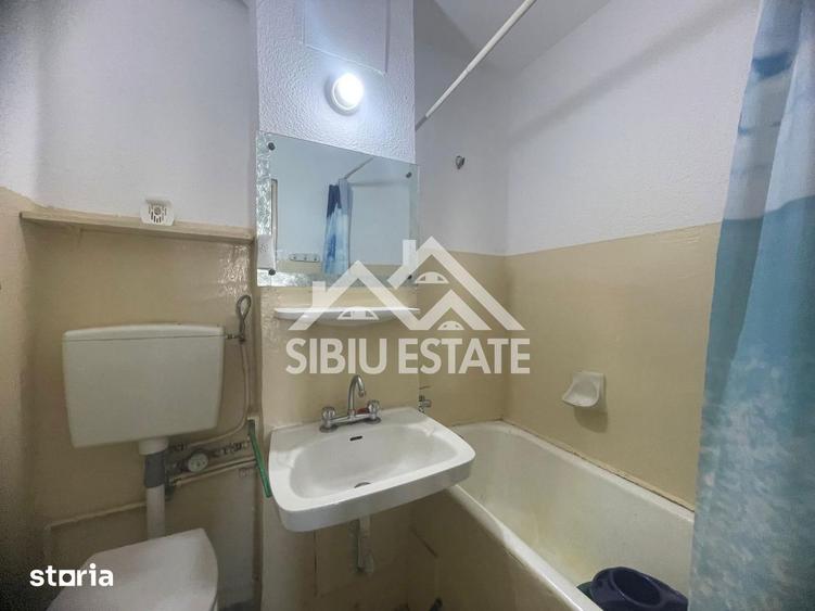 Garsonieră decomandată în Central