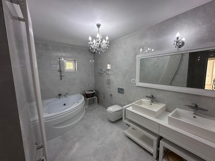 Duplex cu 5 camere cu Teren 277 Mp în Central