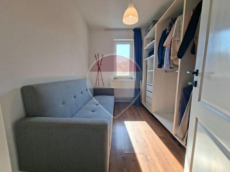 Apartament cu 3 camere decomandat, mobilat în Săsar