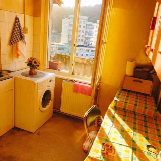 Apartament cu 4 camere decomandat în Central