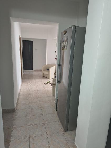 Apartament cu 4 camere decomandat în Ghencea