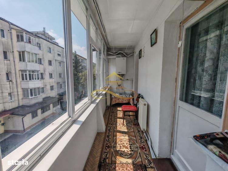 Apartament cu 3 camere, mobilat în Central