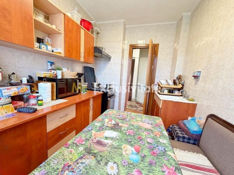 Apartament cu 2 camere semidecomandat în Frații Golești