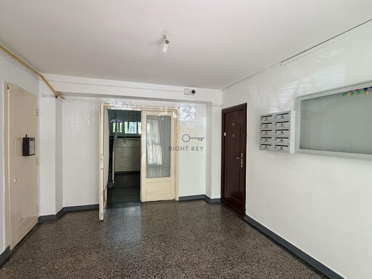 Apartament cu 4 camere semidecomandat, mobilat în Berceni