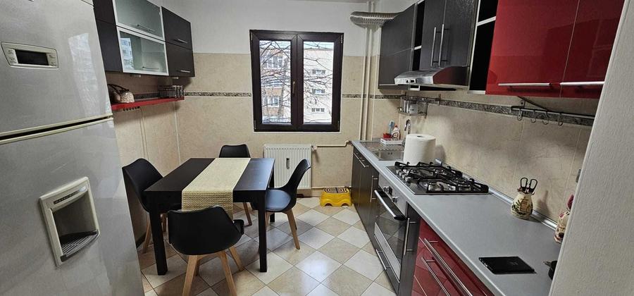 Casă cu 3 camere semidecomandat în Titan