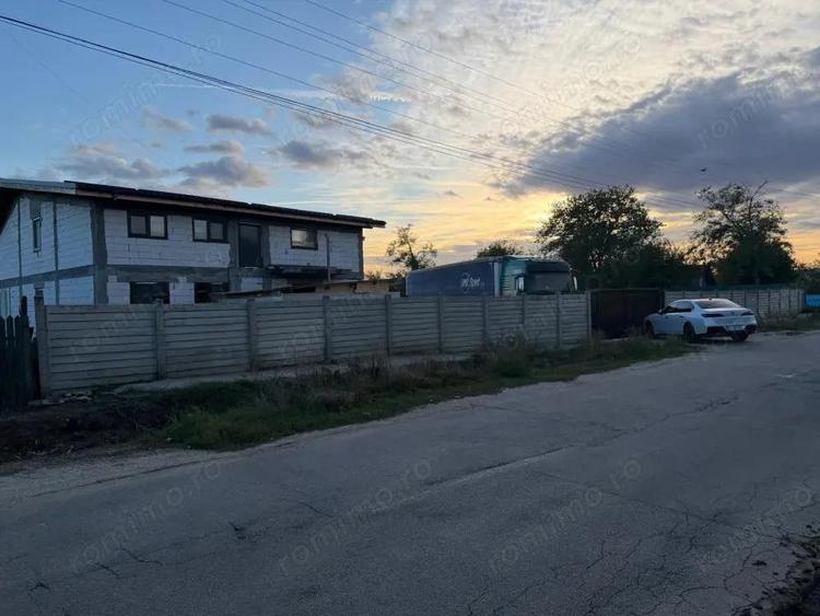 Casă cu Teren 1000 Mp în Pielești