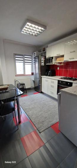 Apartament cu 3 camere decomandat, mobilat în Central