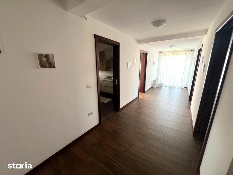 Casă cu 5 camere cu Teren 1250 Mp în Sud
