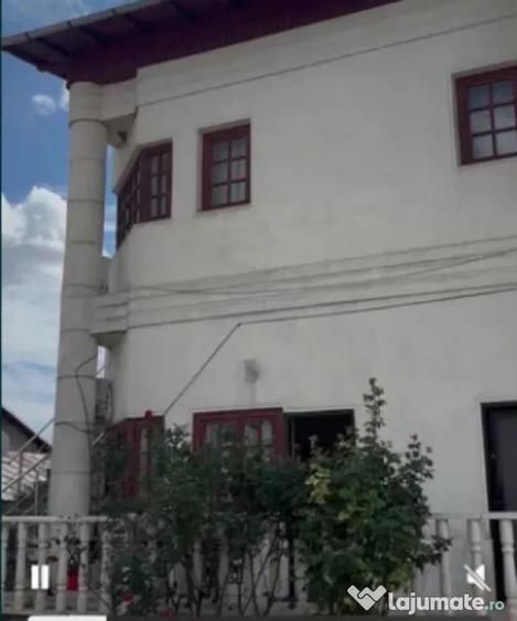 Casă cu 8 camere cu Teren 1476 Mp în Central