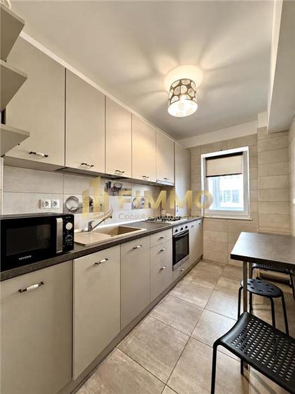 Apartament cu 3 camere decomandat, mobilat în Est