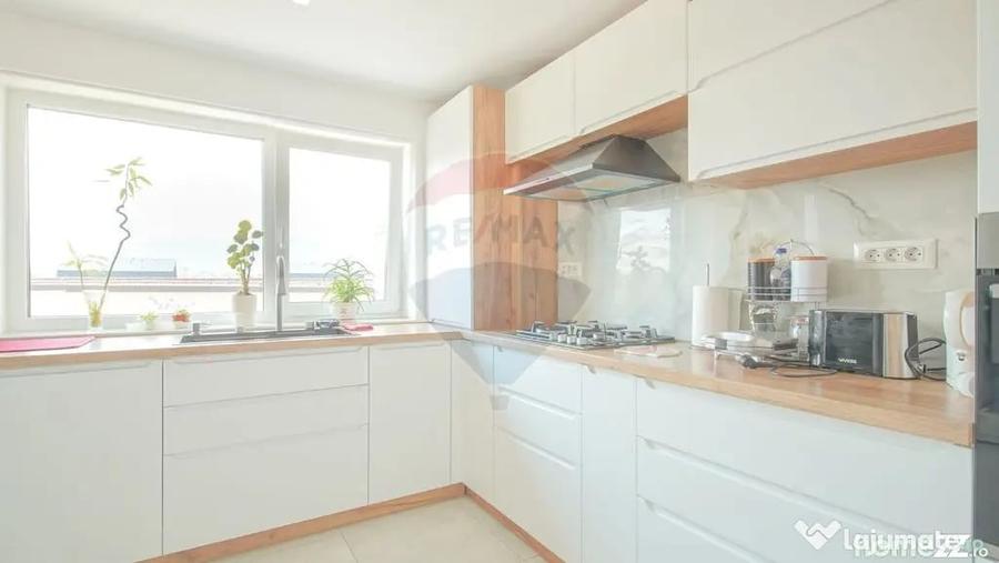 Apartament cu 4 camere semidecomandat în Central