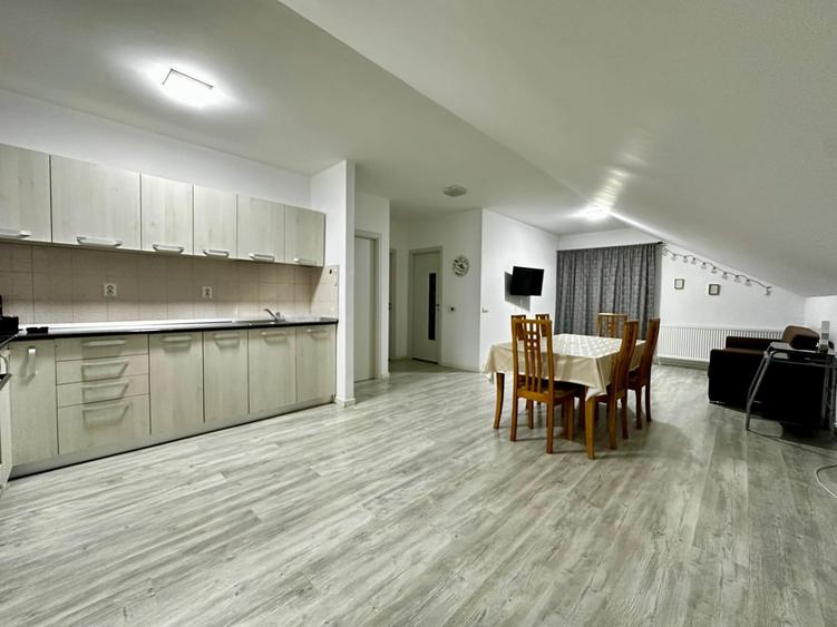 Apartament cu 3 camere, mobilat în Florești