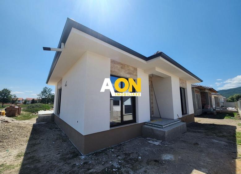 Casă individuală cu 4 camere cu Canalizare în Micești