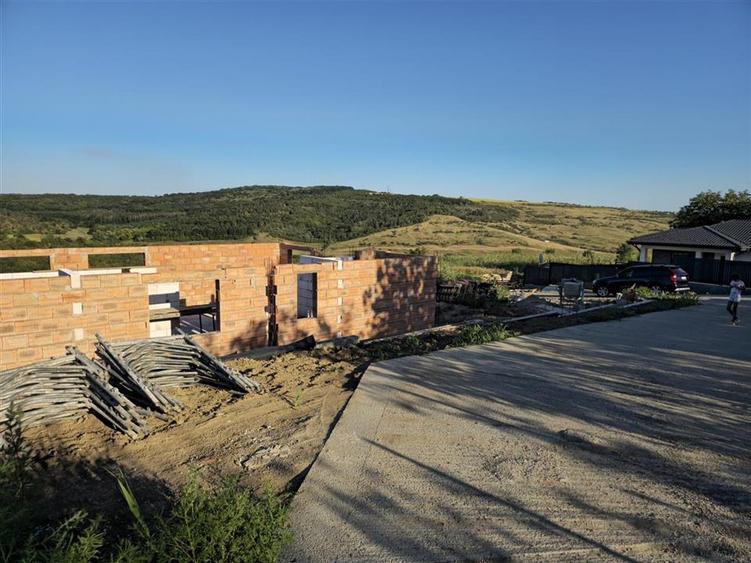 Casă cu 3 camere cu Teren 470 Mp în Aroneanu