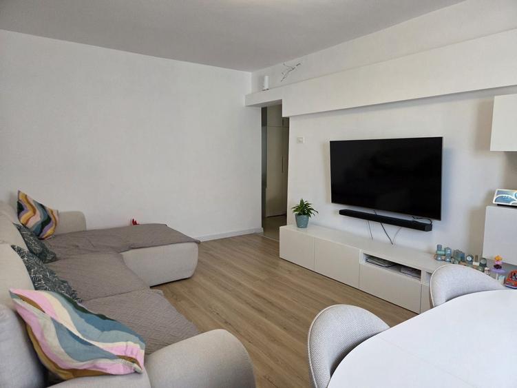 Apartament cu 3 camere decomandat, mobilat în Tomis III