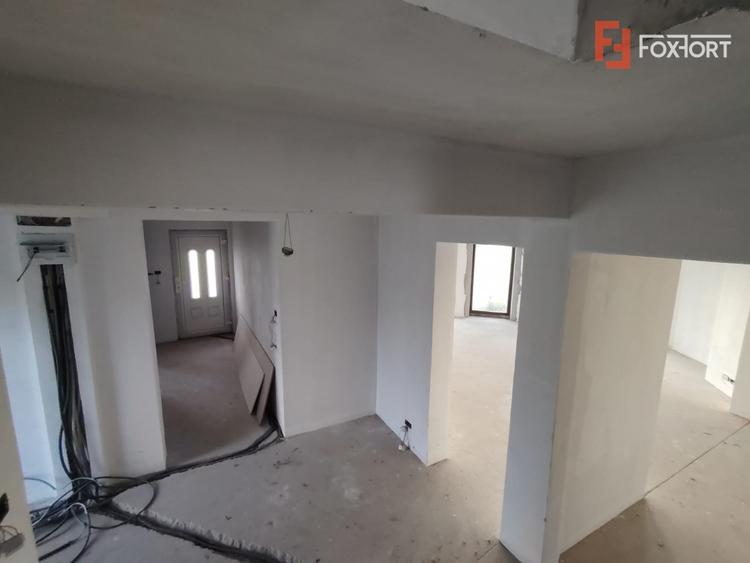 Casă individuală cu 5 camere cu Teren 747 Mp în Sânandrei