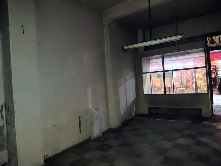 Spațiu comercial, de 82.779998779297 mp, în Centrul Istoric