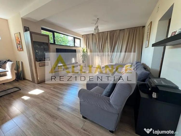 Casă cu 7 camere cu Teren 400 Mp în Central
