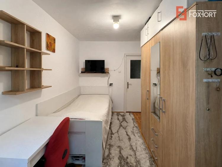 Apartament cu 3 camere semidecomandat în Circumvalațiunii