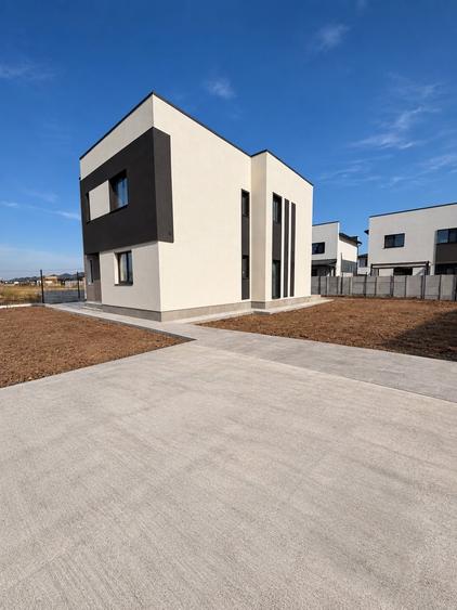 Casă individuală cu 5 camere cu Teren 470 Mp în Berceni
