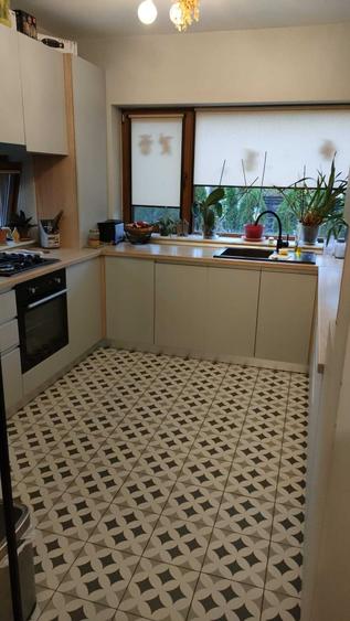 Casă cu 4 camere cu Teren 200 Mp în 1 Decembrie