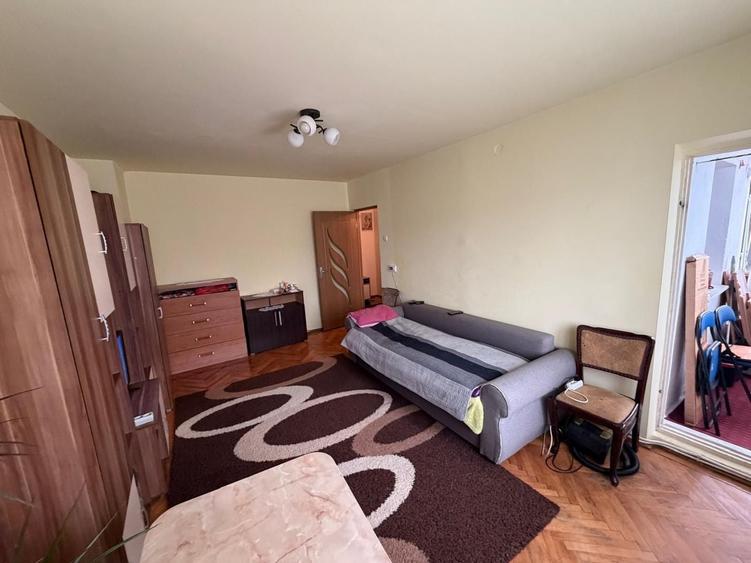 Apartament cu 3 camere decomandat în Lenin