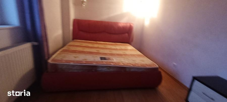 Casă cu 7 camere cu Teren 450 Mp în Central