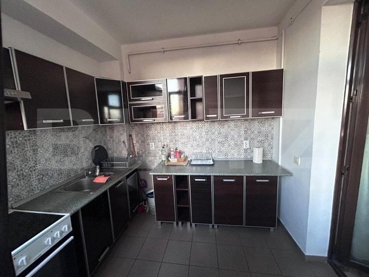 Apartament cu 4 camere semidecomandat, mobilat în Ultracentral
