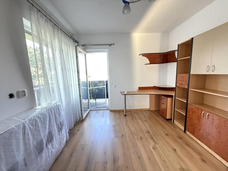 Apartament cu 3 camere decomandat în Zorilor