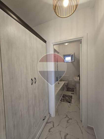 Apartament cu 2 camere decomandat, mobilat în Central