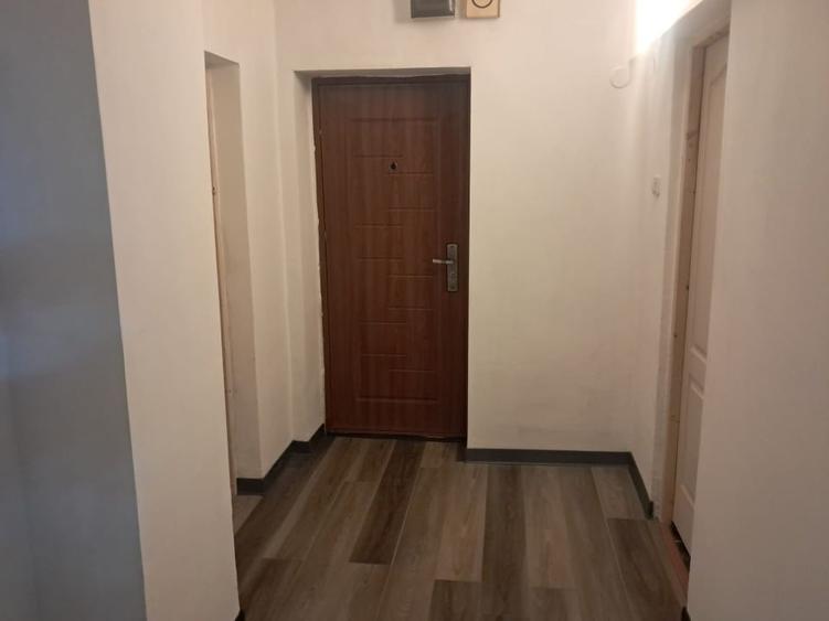 Apartament cu 3 camere decomandat, mobilat în Zahana