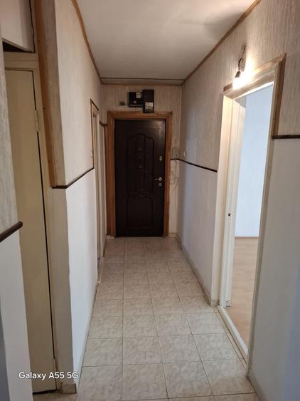 Apartament cu 3 camere decomandat în 13 Decembrie