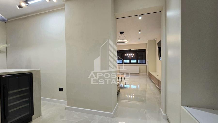 Apartament cu 3 camere semidecomandat, mobilat în Aurel Vlaicu