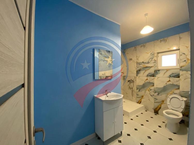 Duplex cu 5 camere cu Canalizare în Aeroport